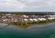 Fire rages at one of Australia’s two remaining oil refineries Aerial view of Viva Energy Geelong Refinery