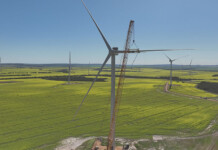 Turbines up at Warradarge Wind Farm Stage 2 Crane lifts wind turbine into place at Warradarge Wind Farm site