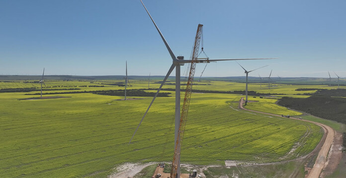 warradarge-wind-farm-turbine Crane lifts wind turbine into place at Warradarge Wind Farm site